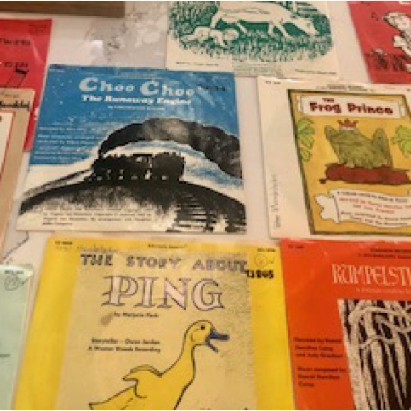 Vintage from 70s 13 Children’s records 331/2 rpm 13 of them with jackets - Picture 6 of 10